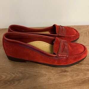 Elegant Genuine Leather Weejuns Red Loafers Amazingly Comfortable Size 8.5